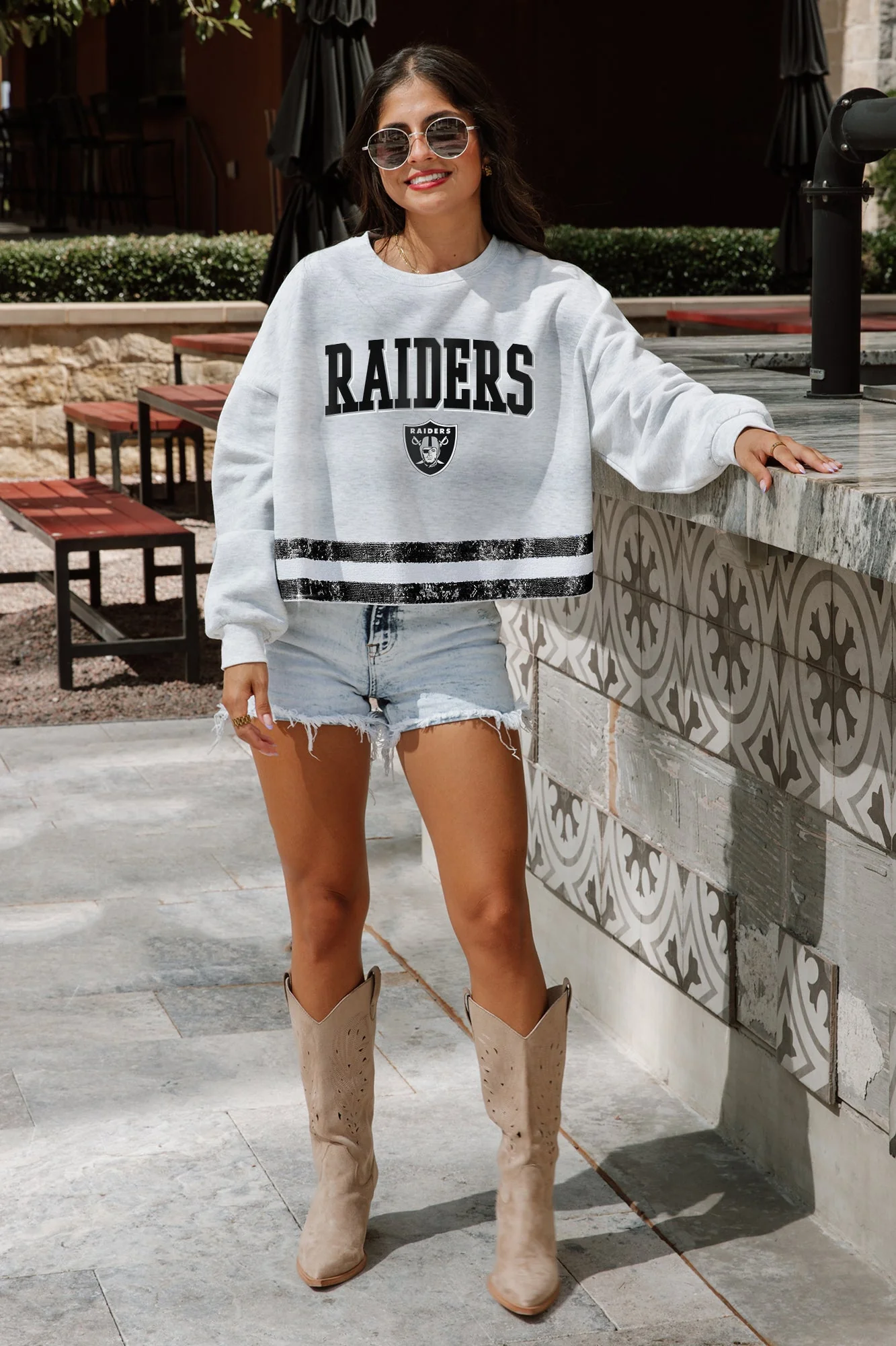 LAS VEGAS RAIDERS Pass The Shine Long-Sleeve Metallic-Stripe Top