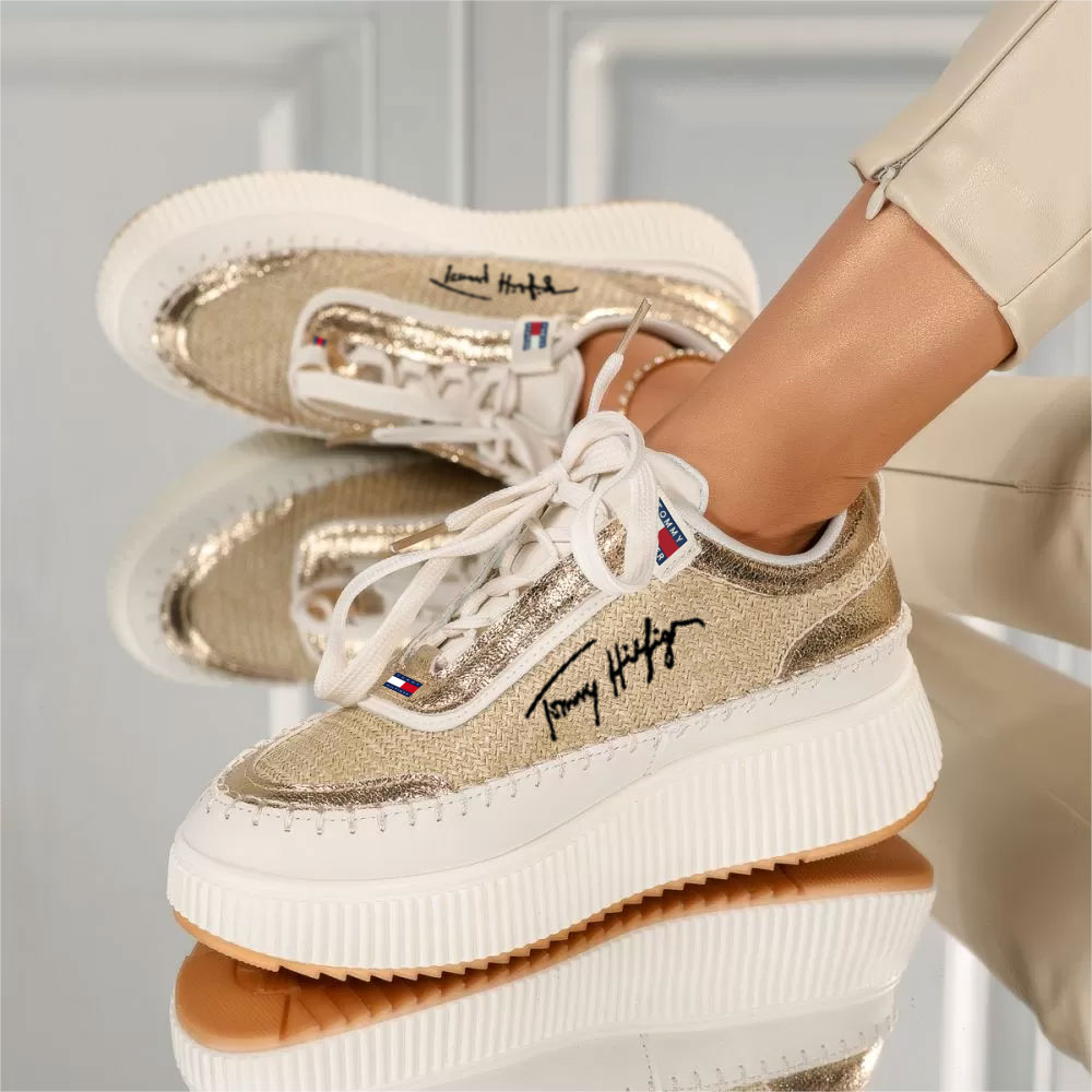 Sales of fashionable women's shoes in 2025