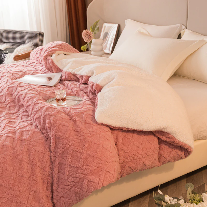 🔥Winter Hot Sale--Thickened Super Soft Insulation Hibiscus Winter Quilt 🔥