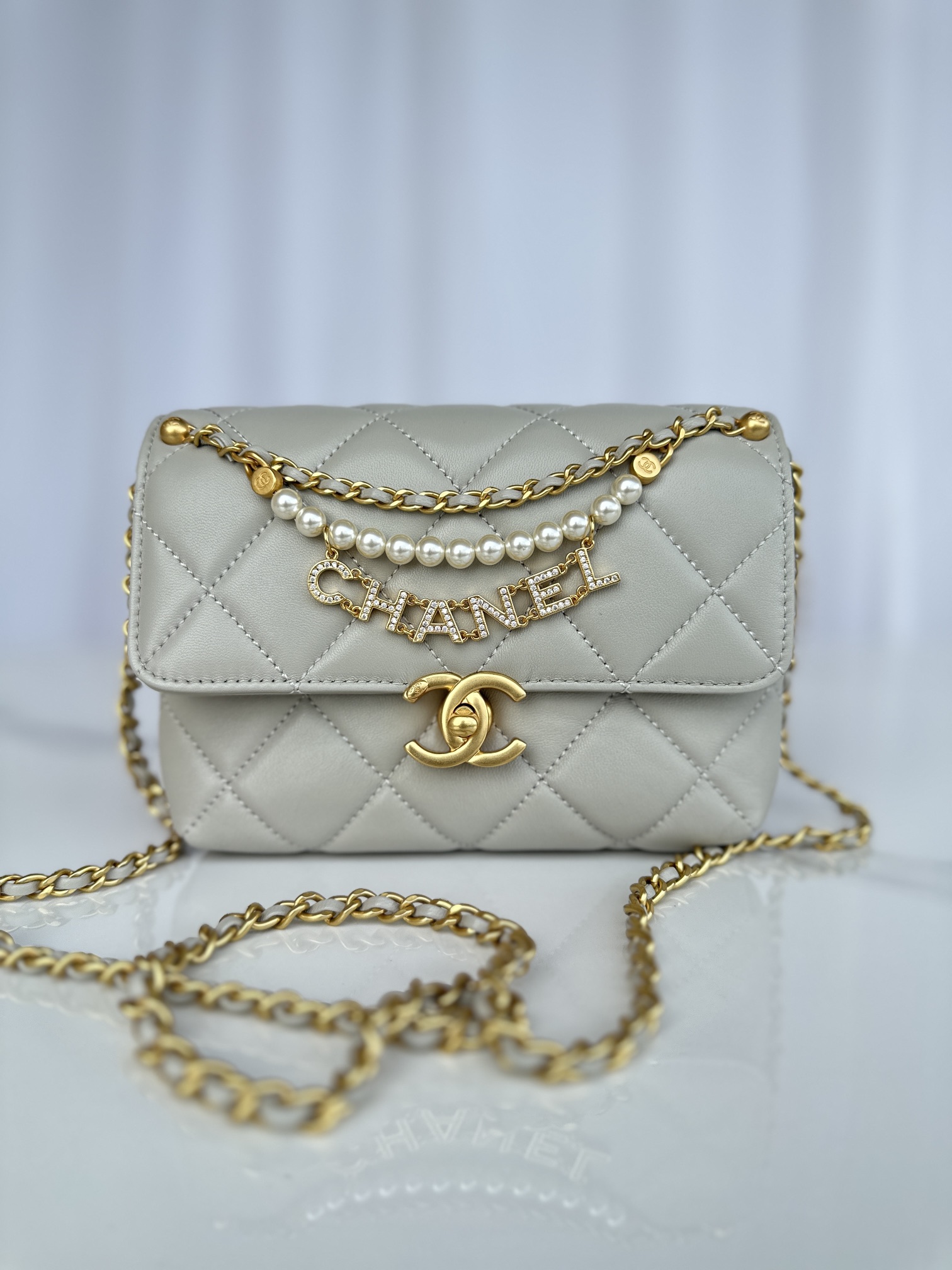CHANEL Mini flap bag Shiny lambskin, faux pearls and gold coloured metal White-AS4986