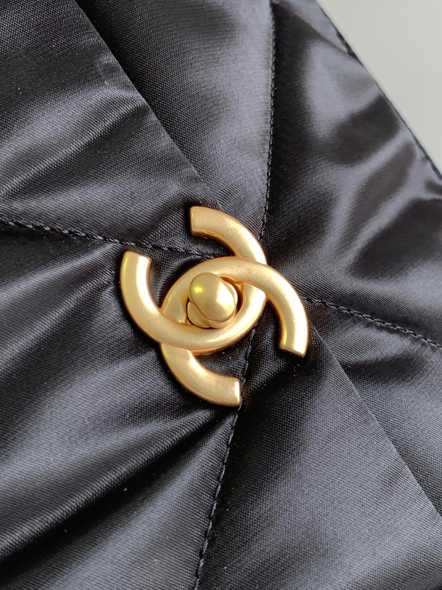 CHANEL Large Bowling Bag Satin and gold metal black-AS4776