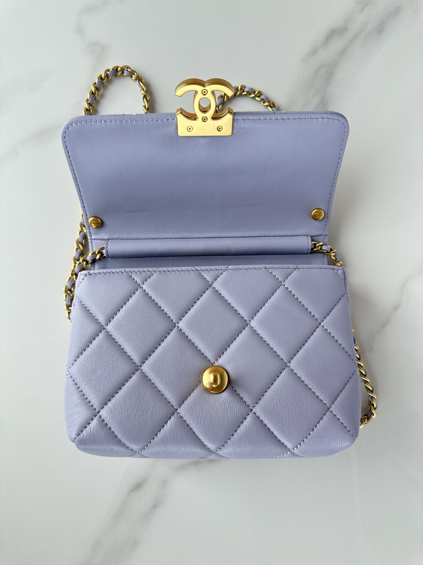 CHANEL Mini flap bag Shiny lambskin, faux pearls and gold coloured metal light purple-AS4986