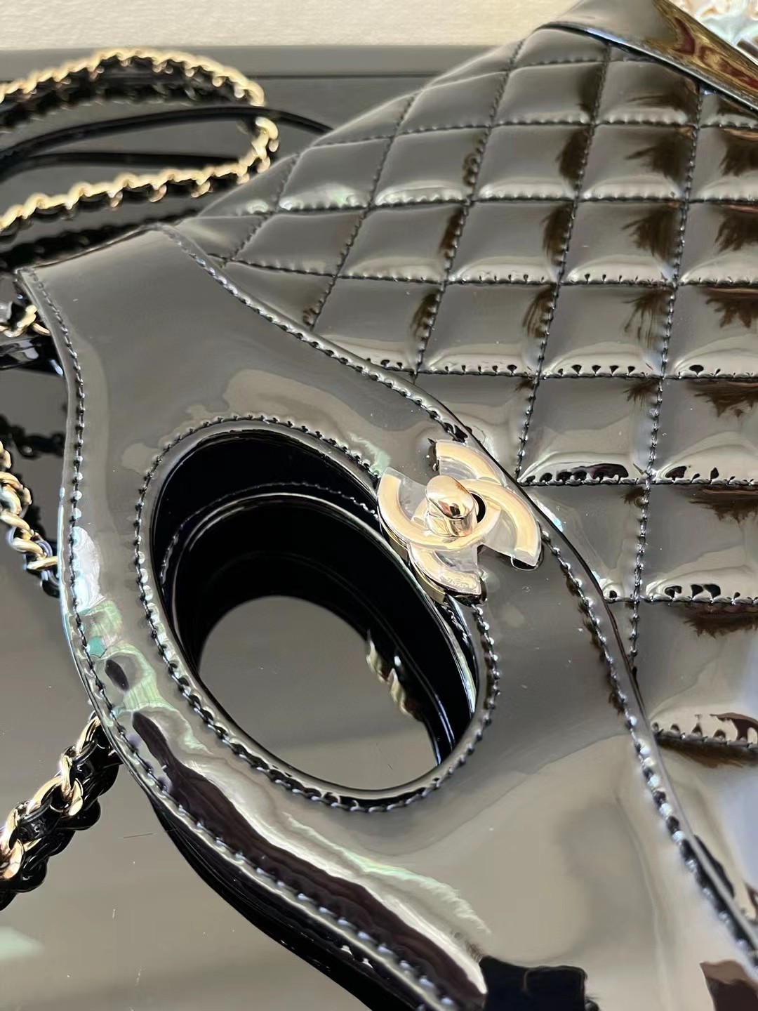 CHANEL 31 Mini Shopping Bag Lacquer Black-AS4133