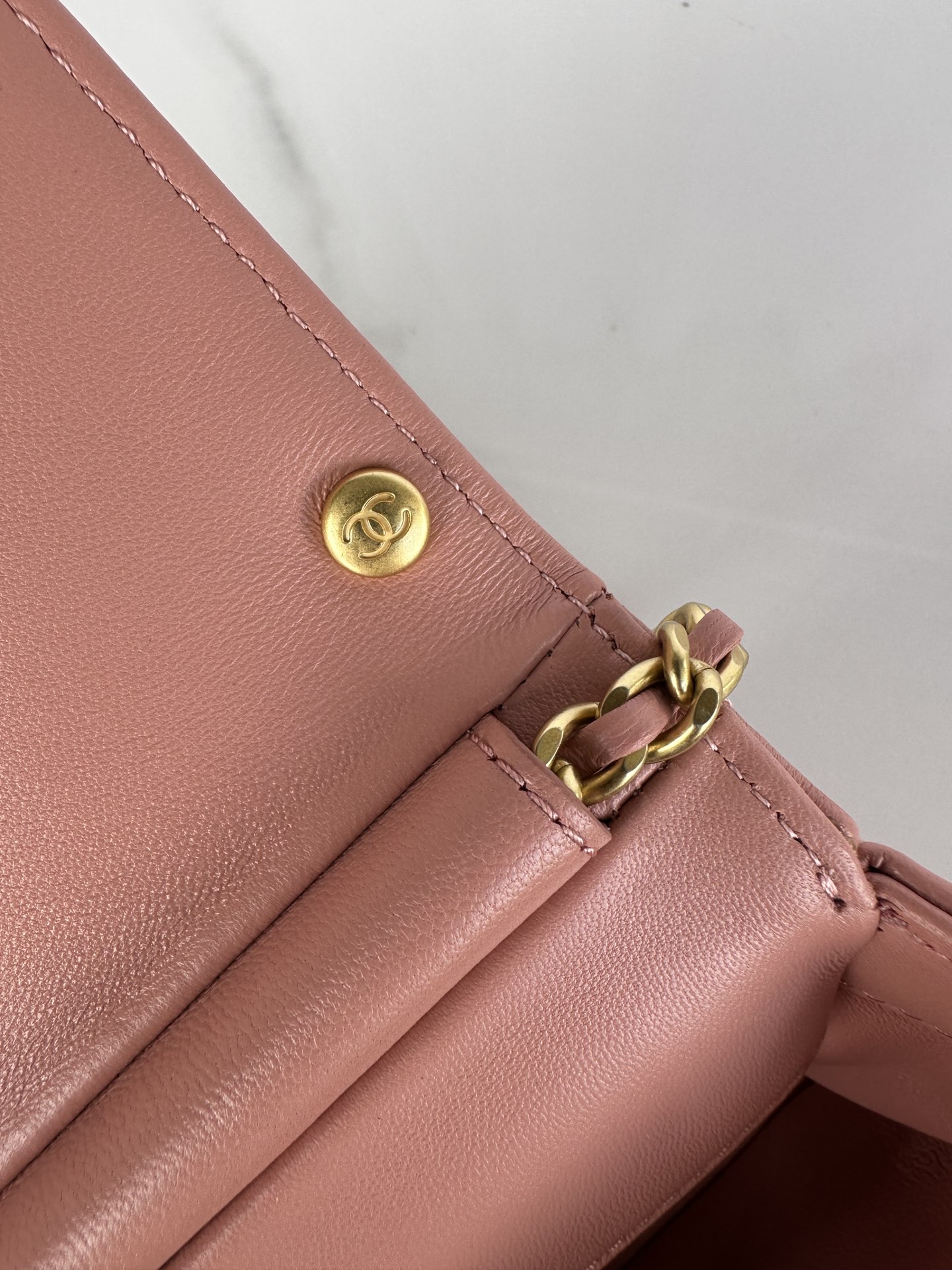 CHANEL Mini flap bag Shiny lambskin, faux pearls and gold coloured metal Rose pink-AS4986