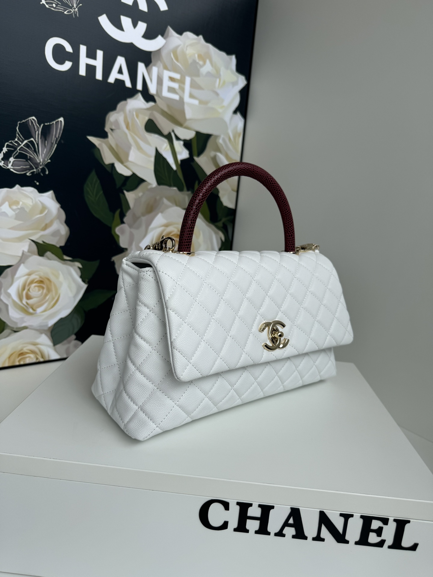CHANEL Large Flap Bag With Top Handle ﻿White-A92991