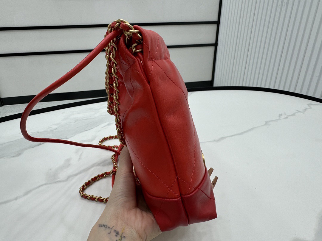 CHANEL CHANEL 22 Mini Handbag Shiny Calfskin, Imitation Pearls & Gold-Tone Metal Red- AS3980