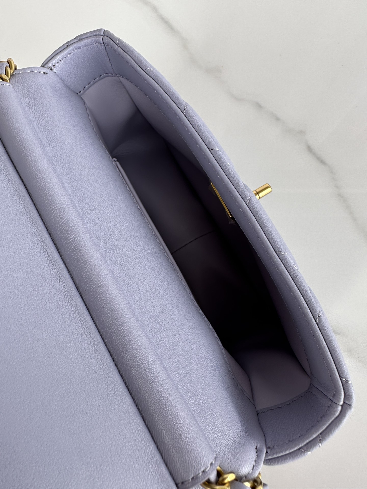 CHANEL Mini flap bag Shiny lambskin, faux pearls and gold coloured metal light purple-AS4986