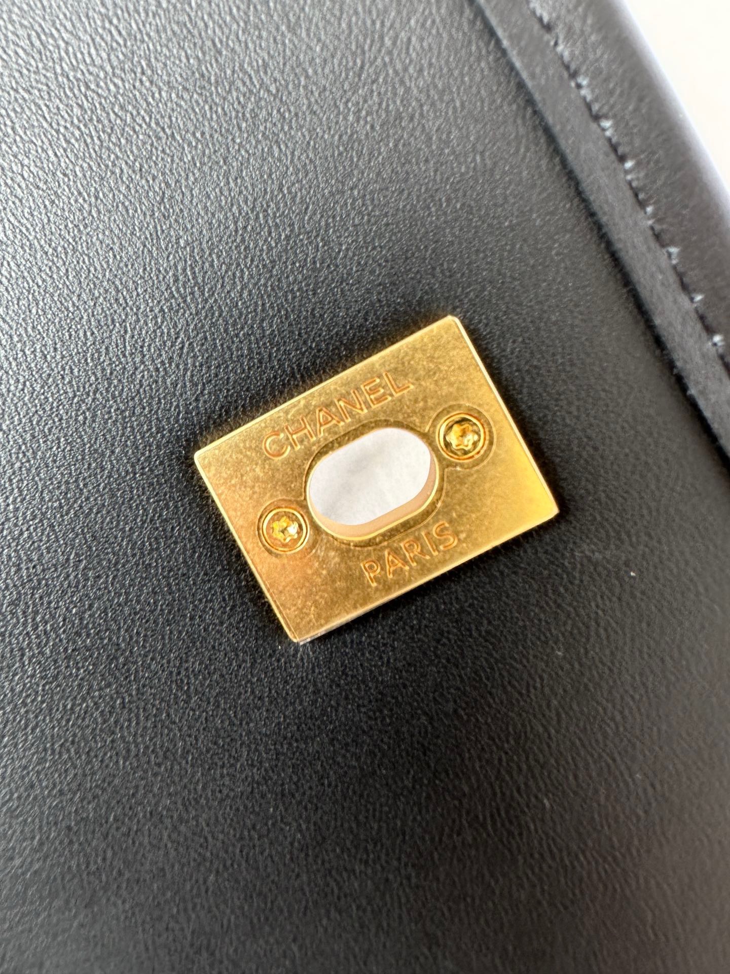 CHANELMessenger bag Calfskin with gold coloured metal Black-AS4845