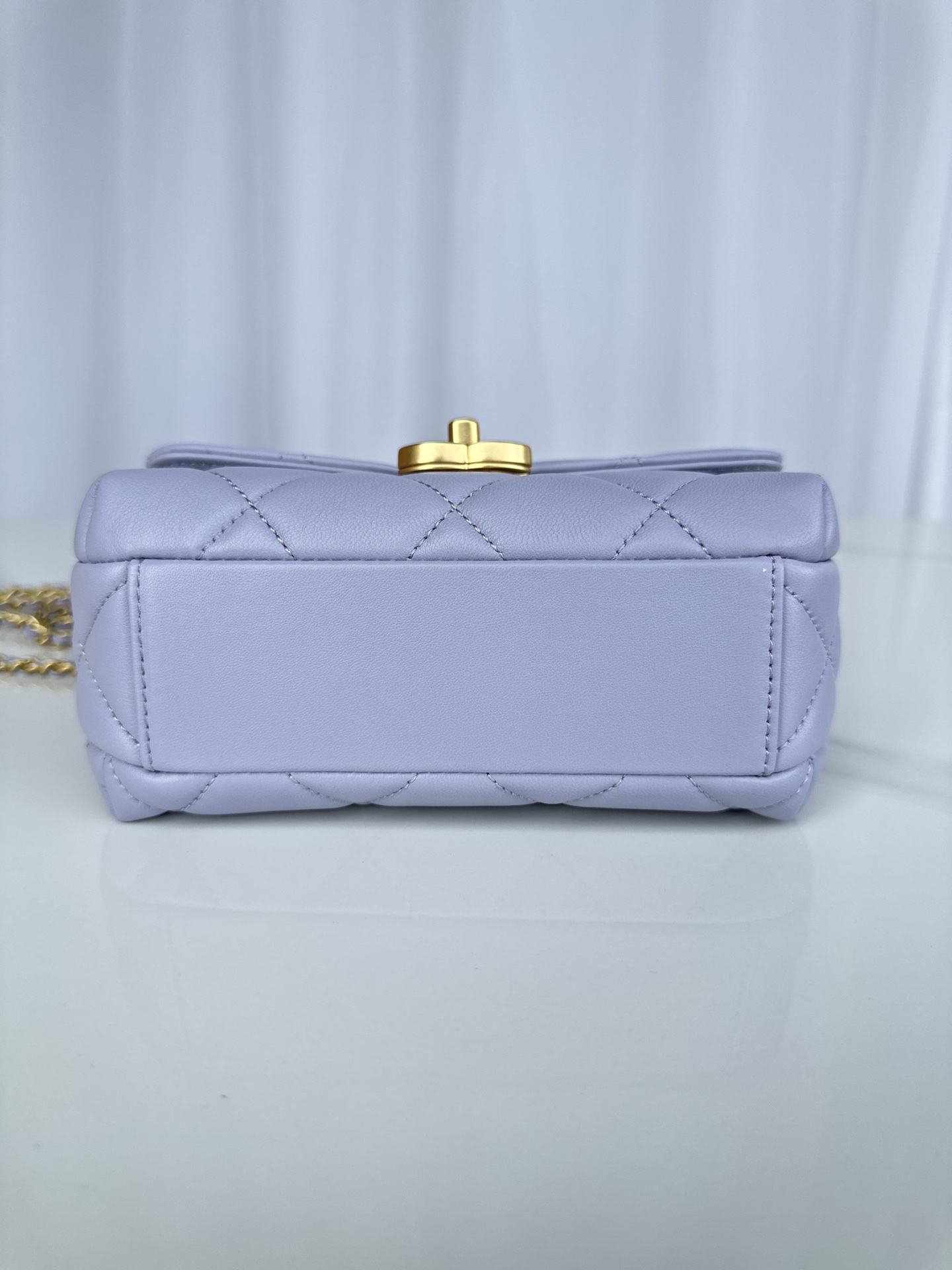 CHANEL Mini flap bag Shiny lambskin, faux pearls and gold coloured metal light purple-AS4986