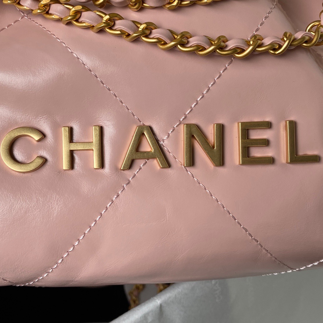 CHANEL CHANEL 22 Mini Handbag Shiny Calfskin & Gold-Tone Metal Light Pink- AS3980