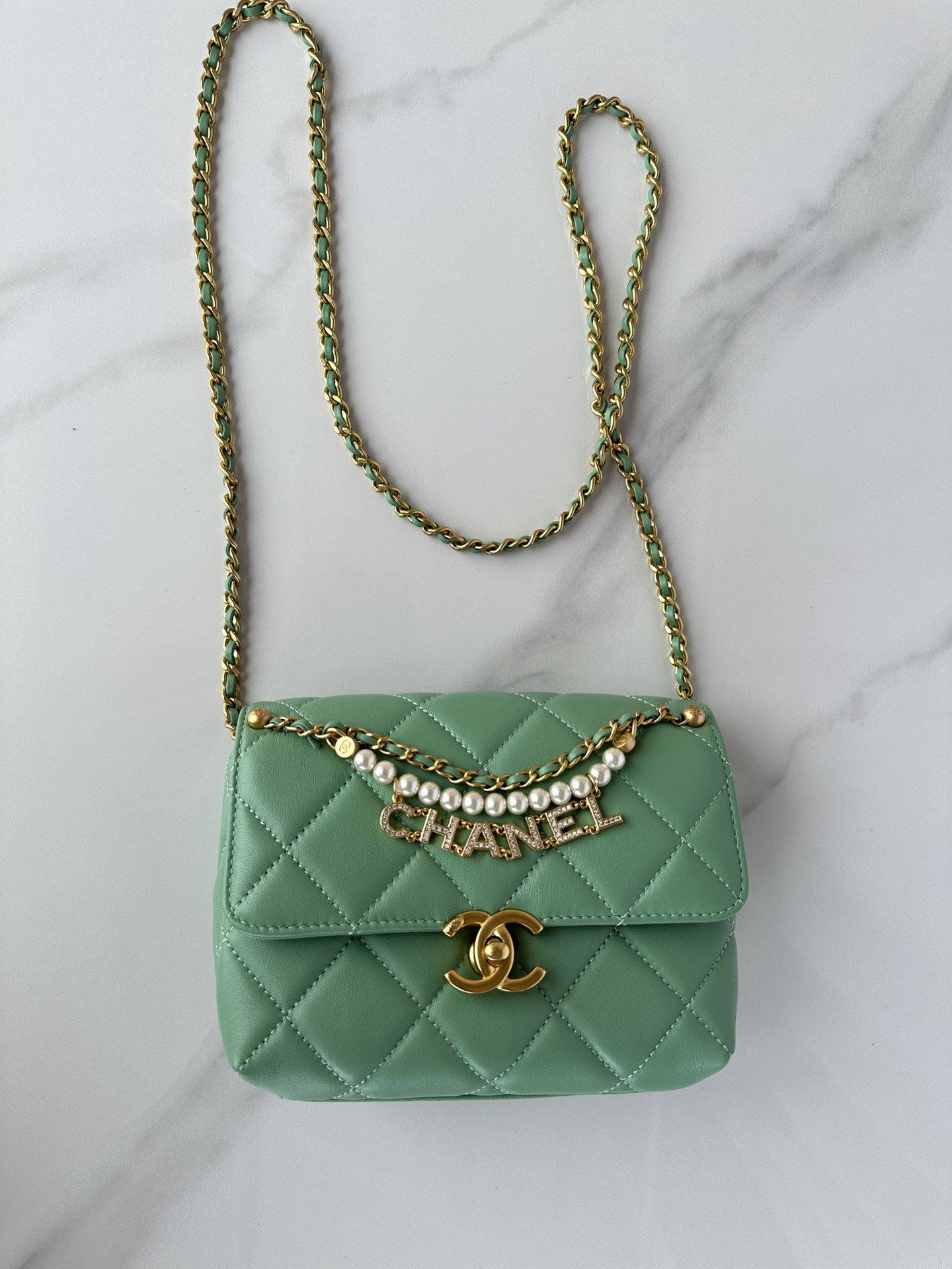 CHANEL Mini flap bag Shiny lambskin, faux pearls and gold coloured metal Green-AS4986