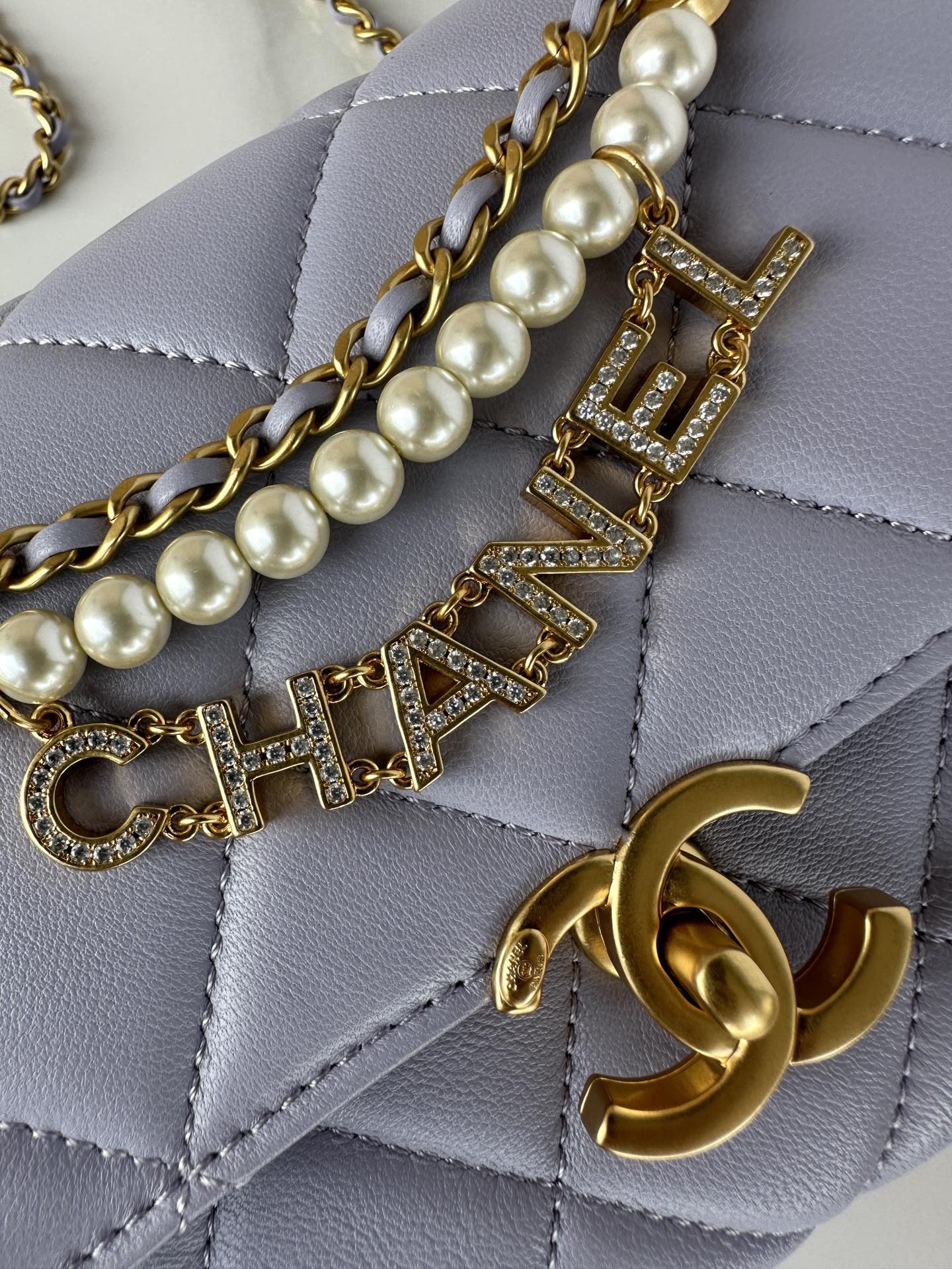 CHANEL Mini flap bag Shiny lambskin, faux pearls and gold coloured metal light purple-AS4986