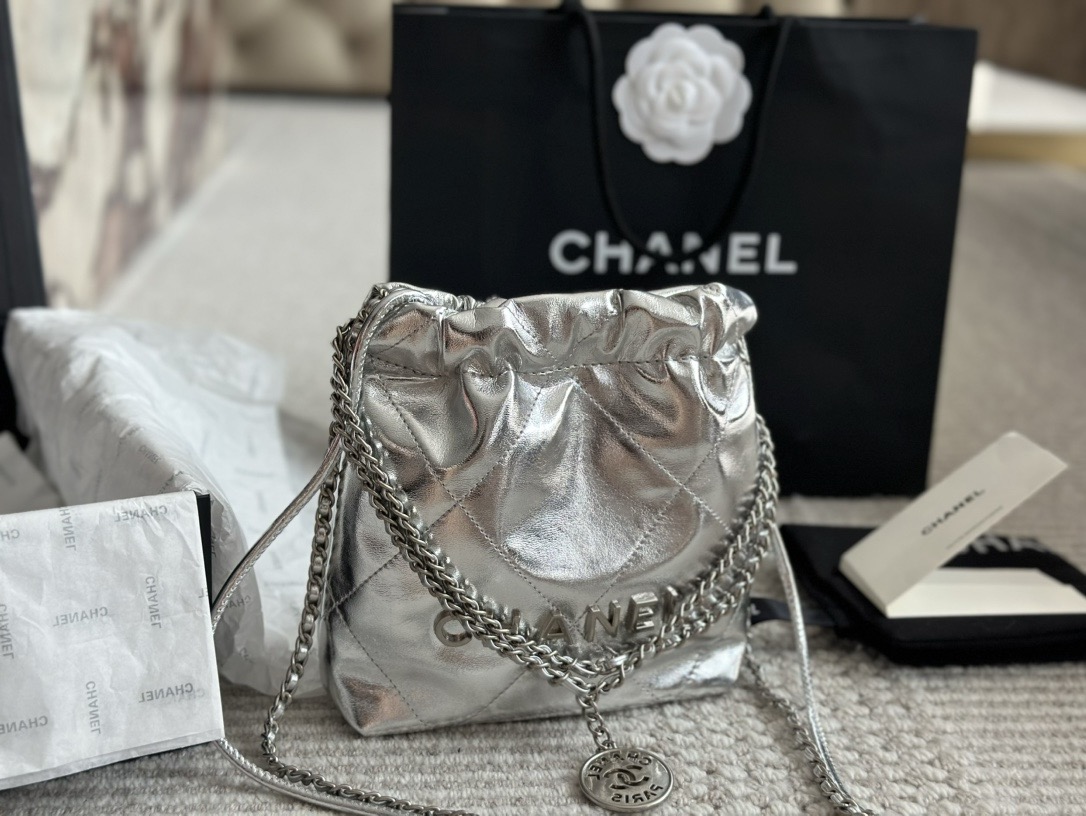 CHANEL CHANEL 22 Mini Handbag Metallic Lambskin & Silver-Tone Metal Silver - AS3980