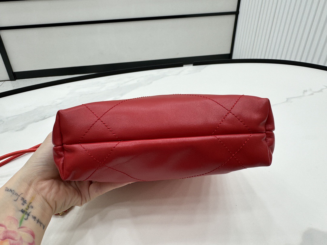 CHANEL CHANEL 22 Mini Handbag Shiny Calfskin, Imitation Pearls & Gold-Tone Metal Red- AS3980