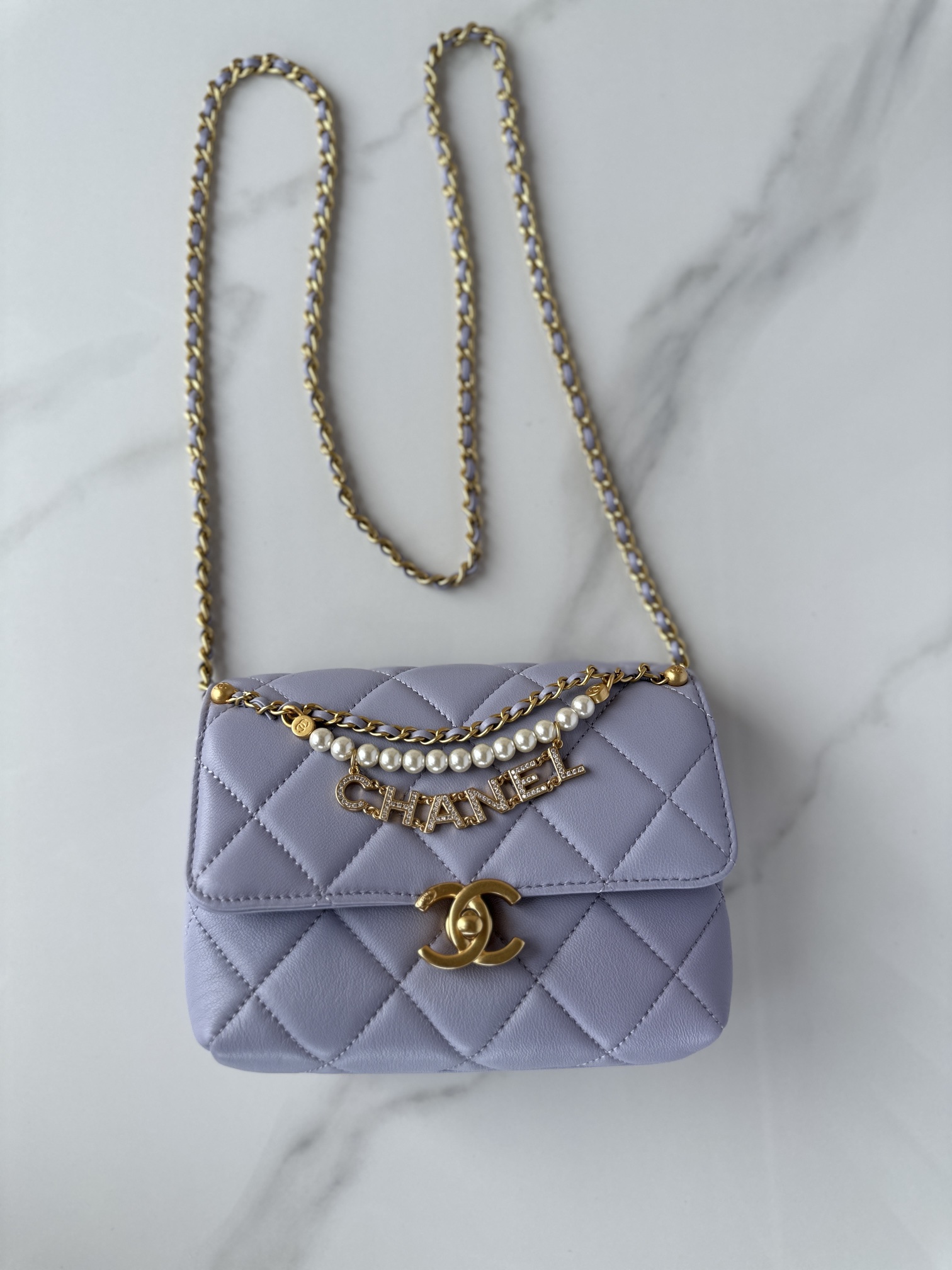 CHANEL Mini flap bag Shiny lambskin, faux pearls and gold coloured metal light purple-AS4986