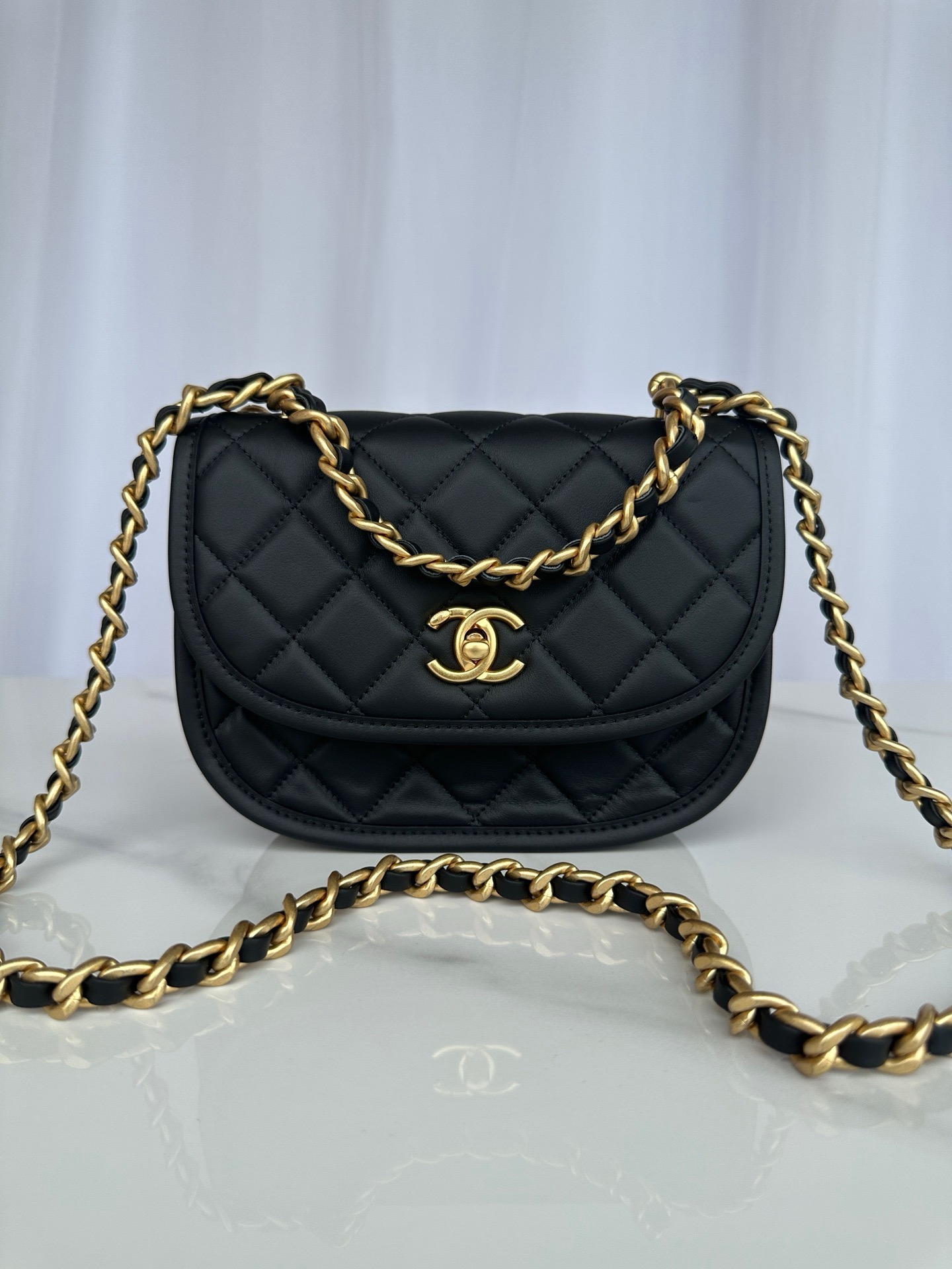 CHANELMessenger bag Calfskin with gold coloured metal Black-AS4845