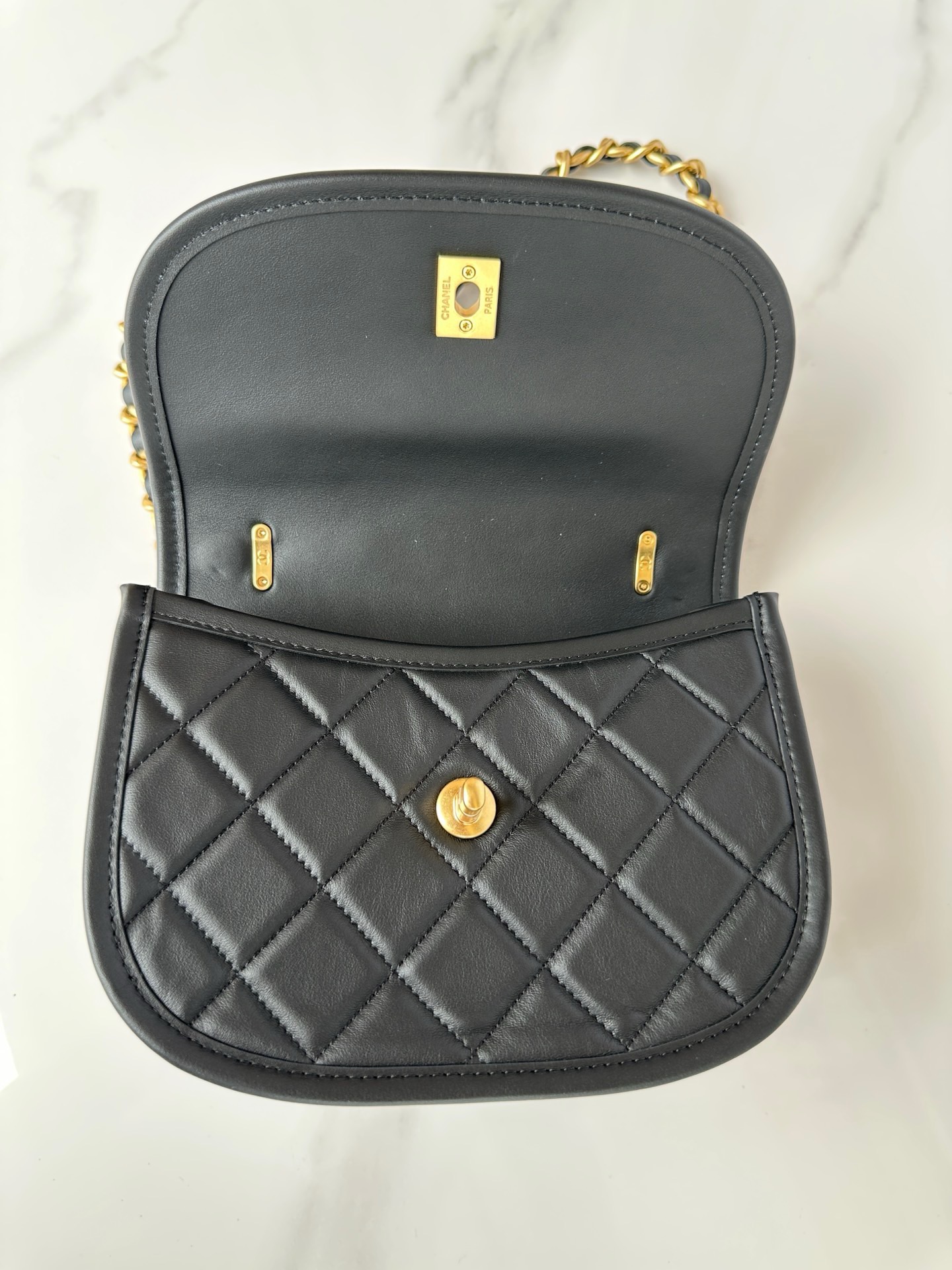 CHANELMessenger bag Calfskin with gold coloured metal Black-AS4845