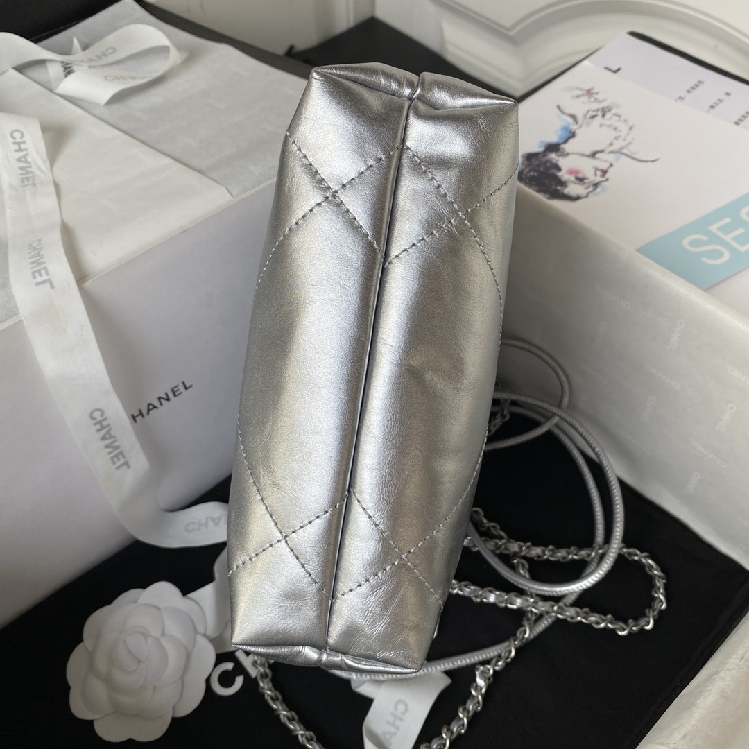 CHANEL CHANEL 22 Mini Handbag Metallic Lambskin & Silver-Tone Metal Silver - AS3980
