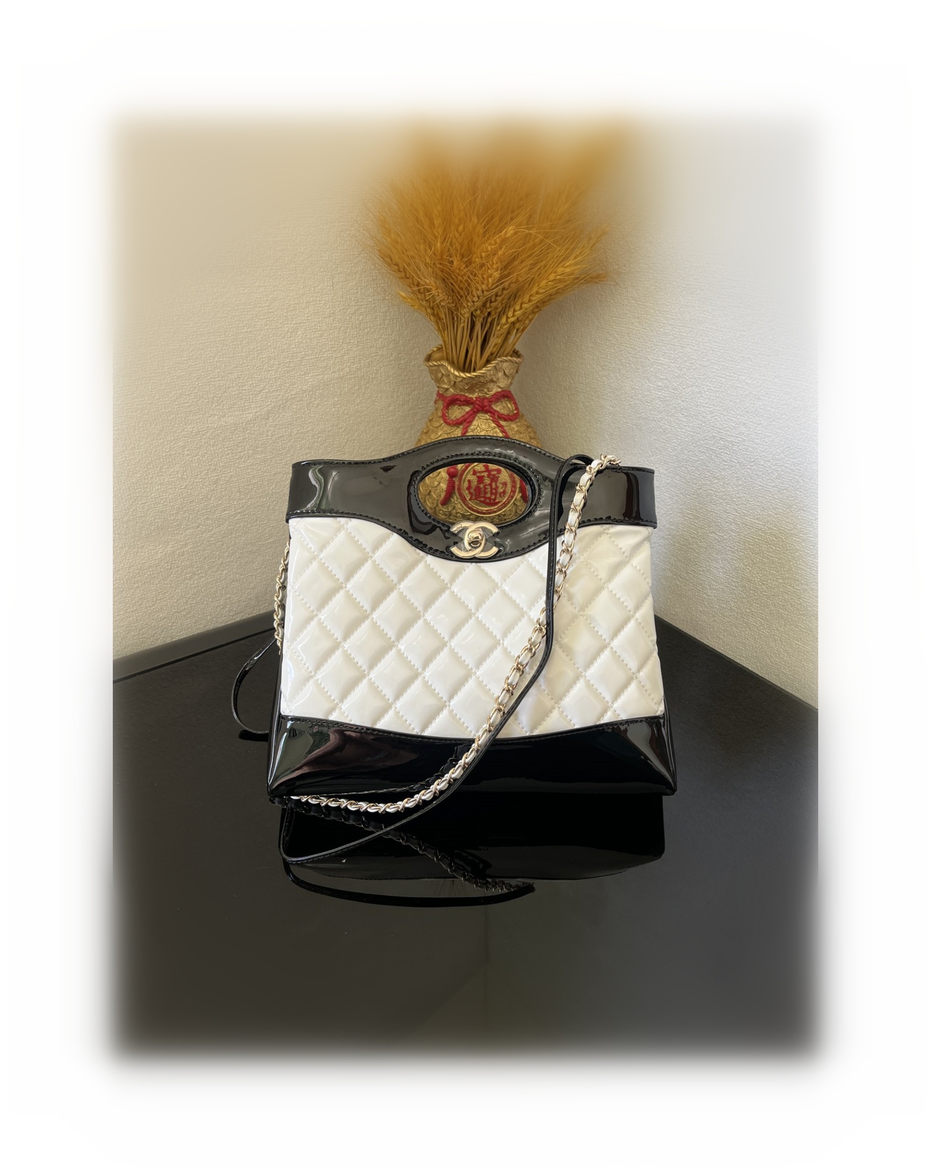 CHANEL 31 Mini Shopping Bag Lacquer Black2-AS4133