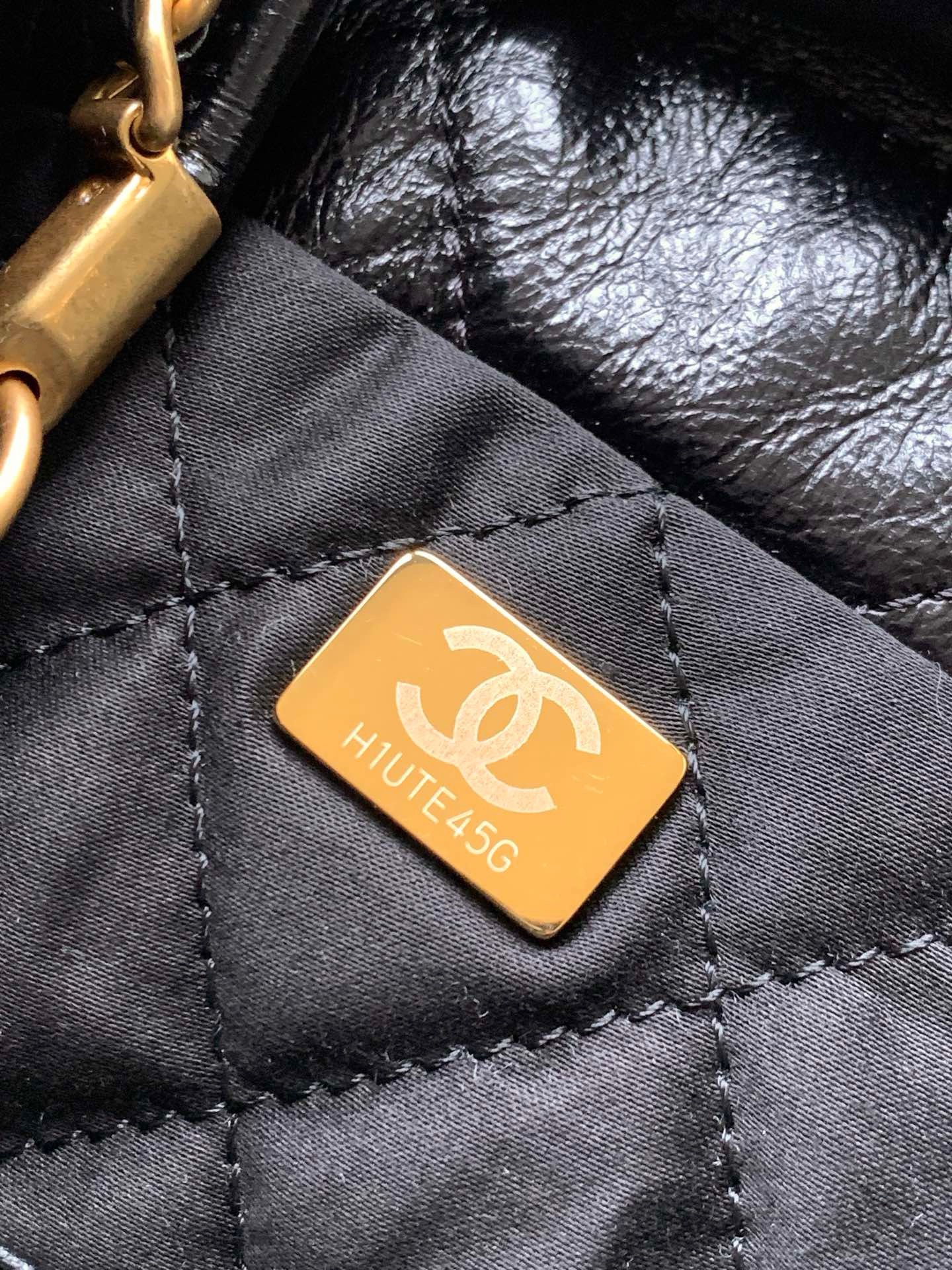 CHANEL CHANEL 22 Mini Handbag Shiny Calfskin, Imitation Pearls & Gold-Tone Metal Black- AS3980