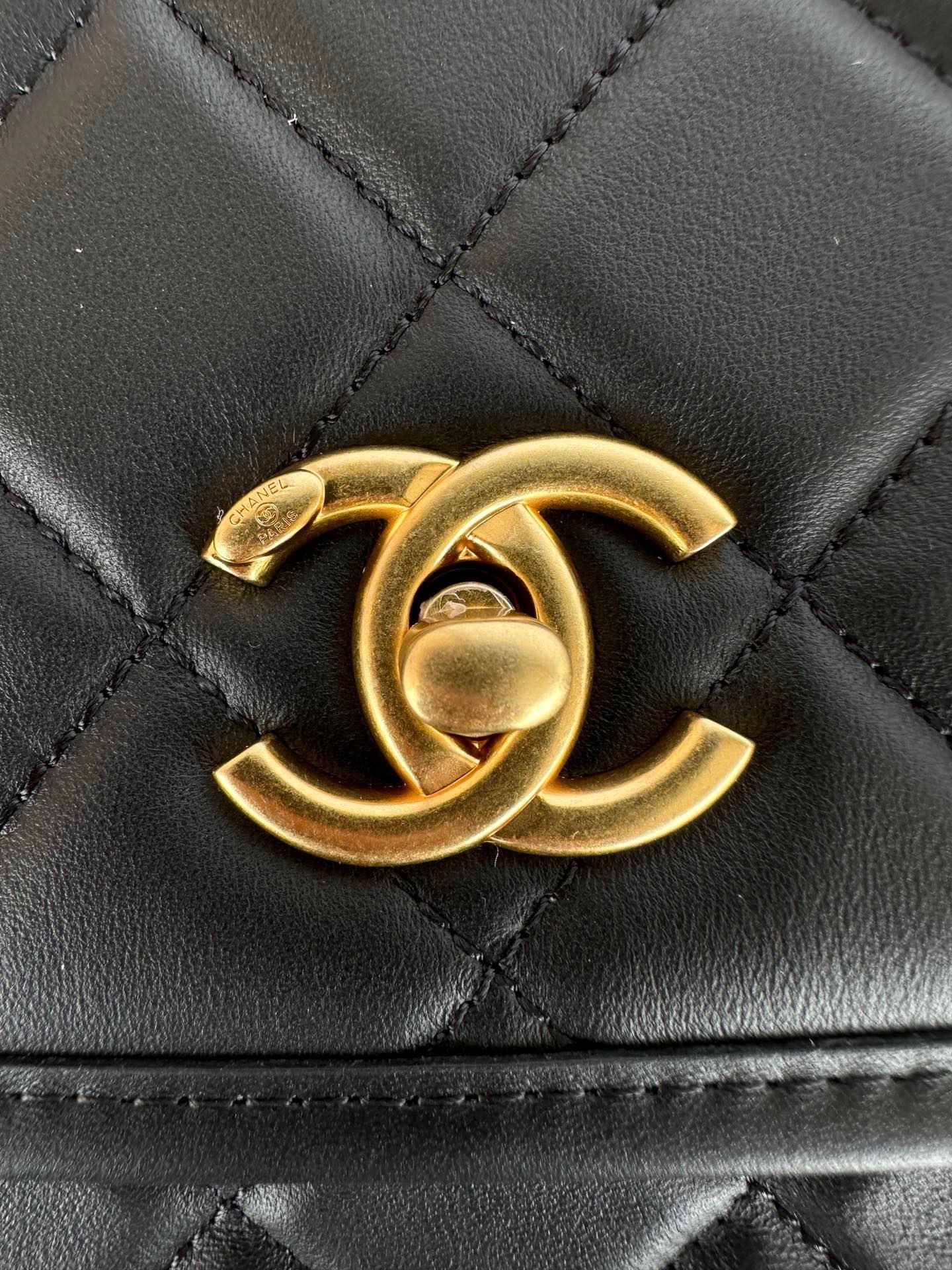 CHANELMessenger bag Calfskin with gold coloured metal Black-AS4845