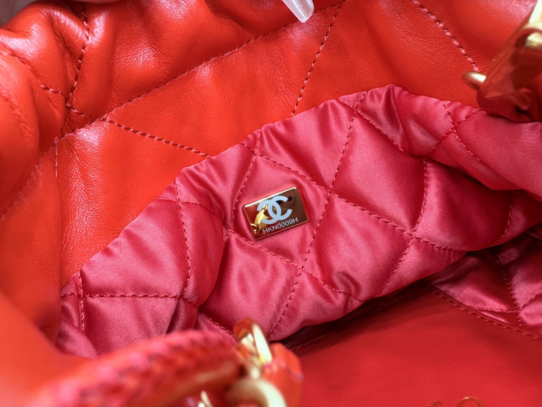 CHANEL CHANEL 22 Mini Handbag Shiny Calfskin, Imitation Pearls & Gold-Tone Metal Red- AS3980