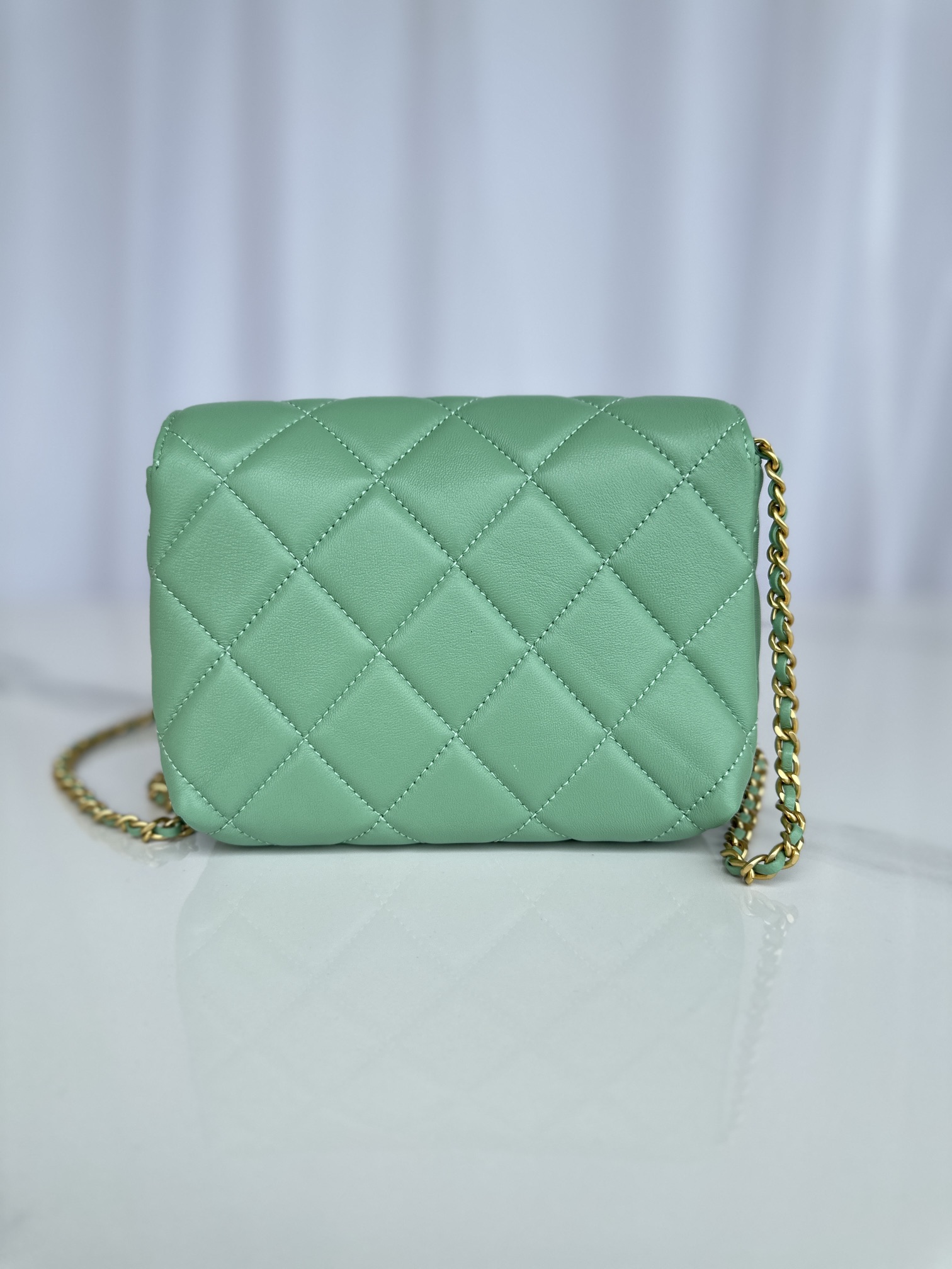CHANEL Mini flap bag Shiny lambskin, faux pearls and gold coloured metal Green-AS4986