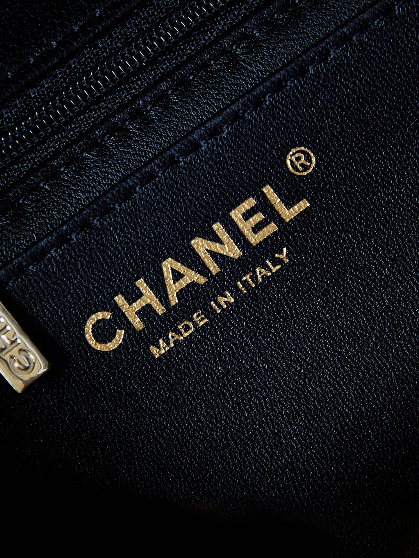 CHANEL Mini Classic Handbag & Gold-Tone Metal Navy Blue-A69900