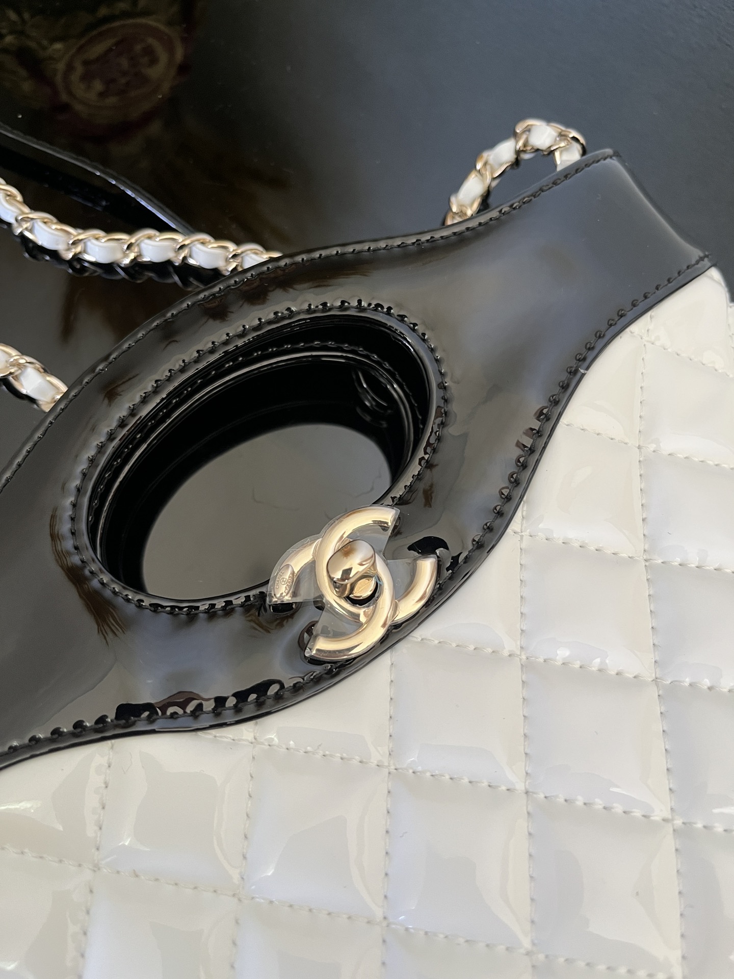 CHANEL 31 Mini Shopping Bag Lacquer Black2-AS4133