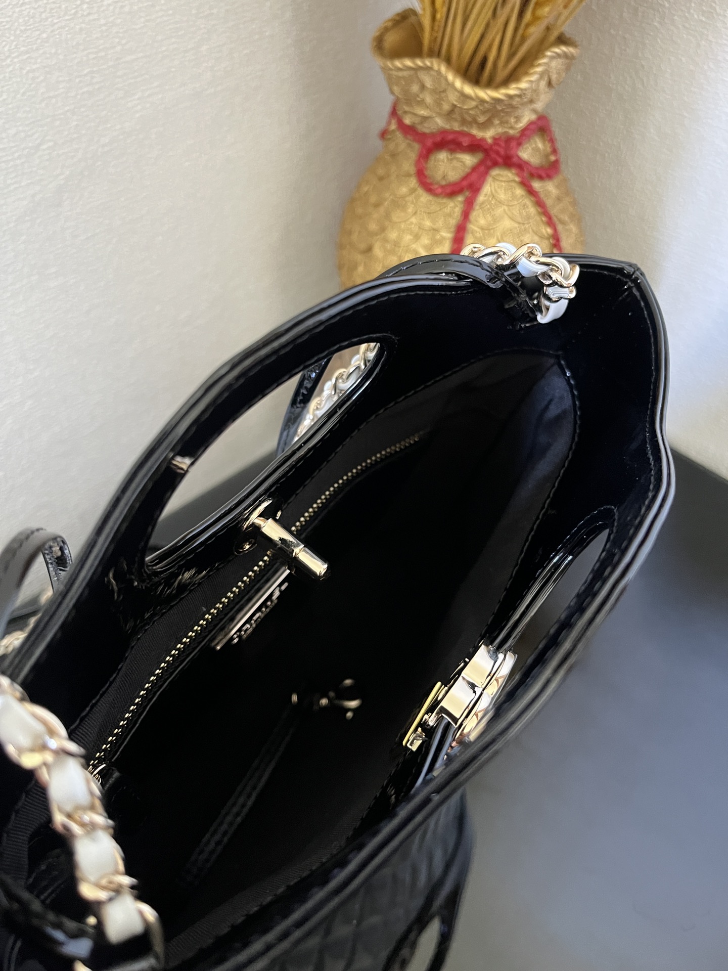 CHANEL 31 Mini Shopping Bag Lacquer Black2-AS4133