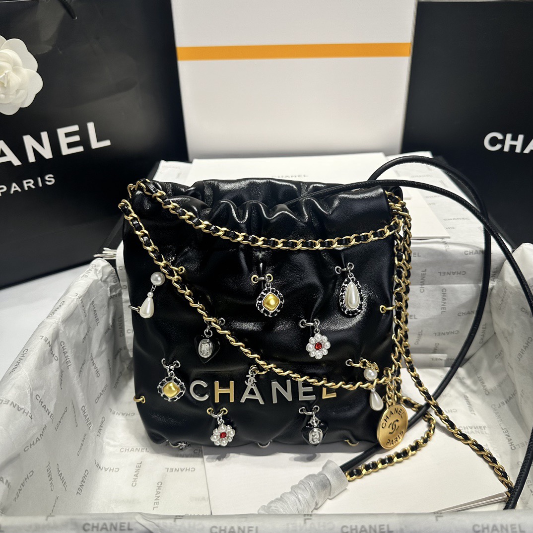 CHANEL CHANEL 22 Mini Handbag Shiny Lambskin, Bijoux Charms & Gold-Tone Metal Black- AS3980