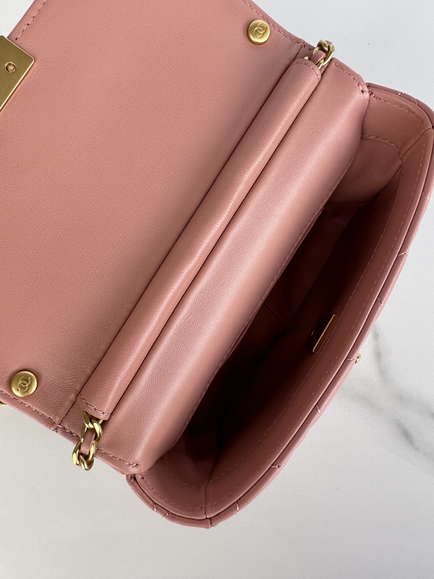 CHANEL Mini flap bag Shiny lambskin, faux pearls and gold coloured metal Rose pink-AS4986