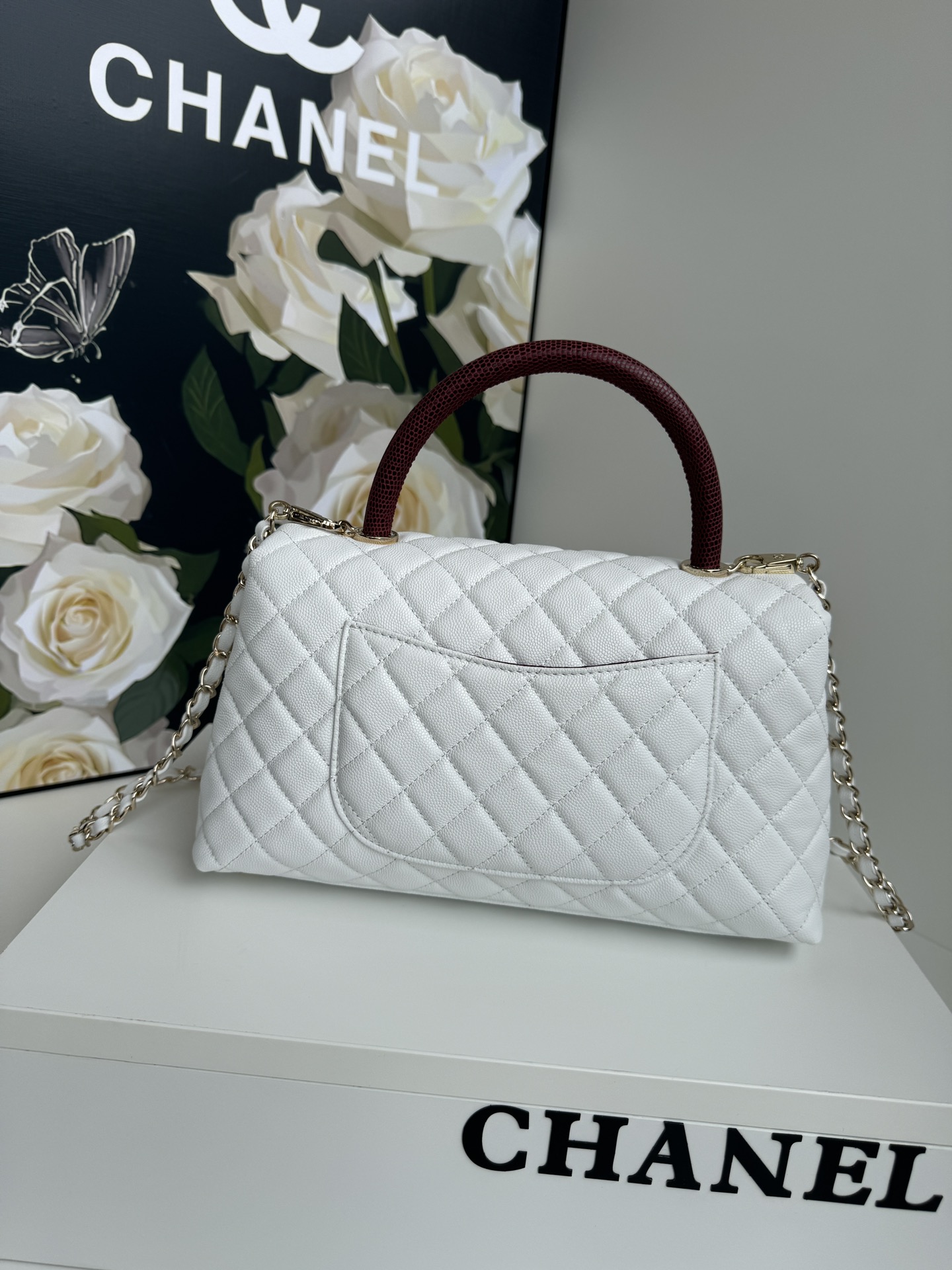 CHANEL Large Flap Bag With Top Handle ﻿White-A92991