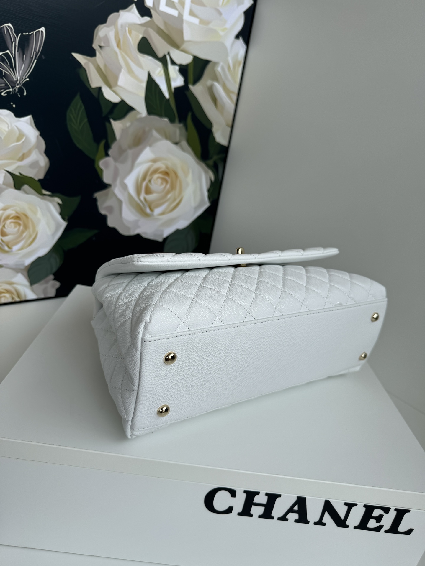 CHANEL Large Flap Bag With Top Handle ﻿White-A92991
