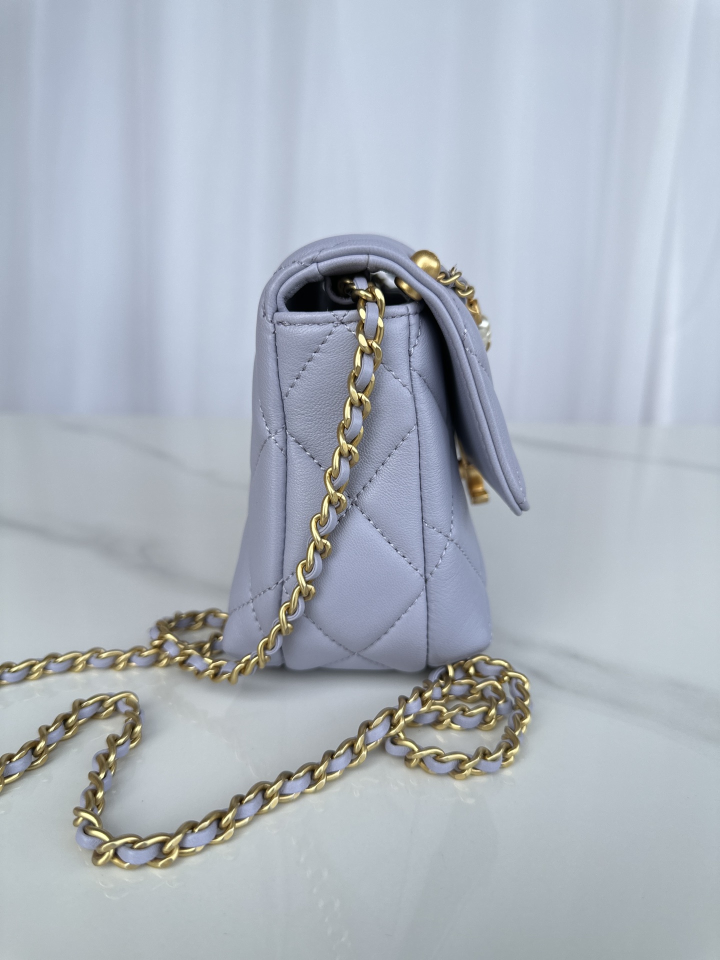 CHANEL Mini flap bag Shiny lambskin, faux pearls and gold coloured metal light purple-AS4986