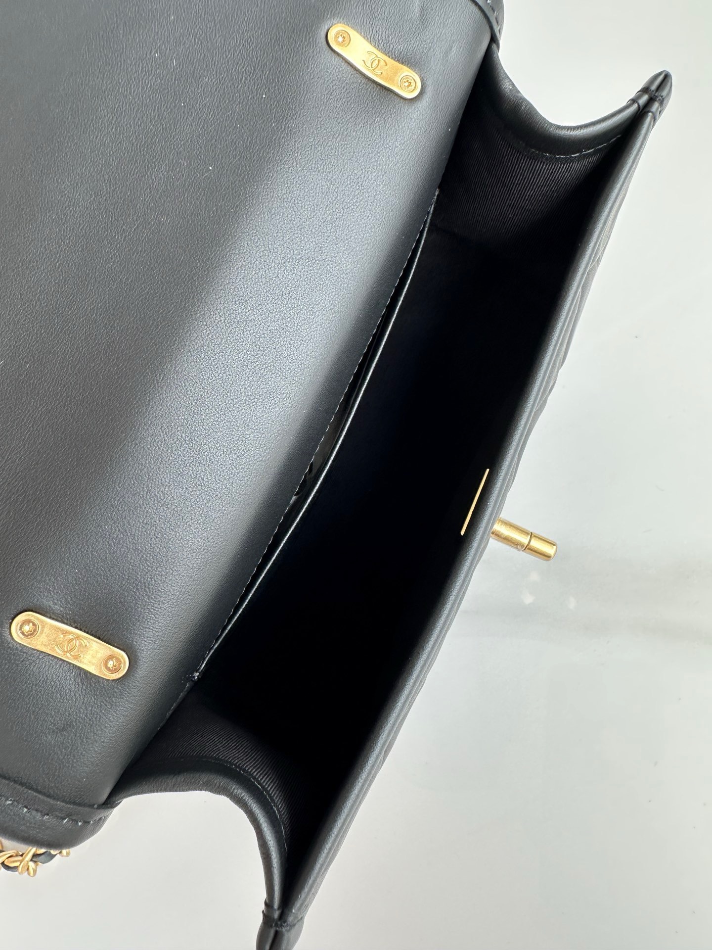 CHANELMessenger bag Calfskin with gold coloured metal Black-AS4845