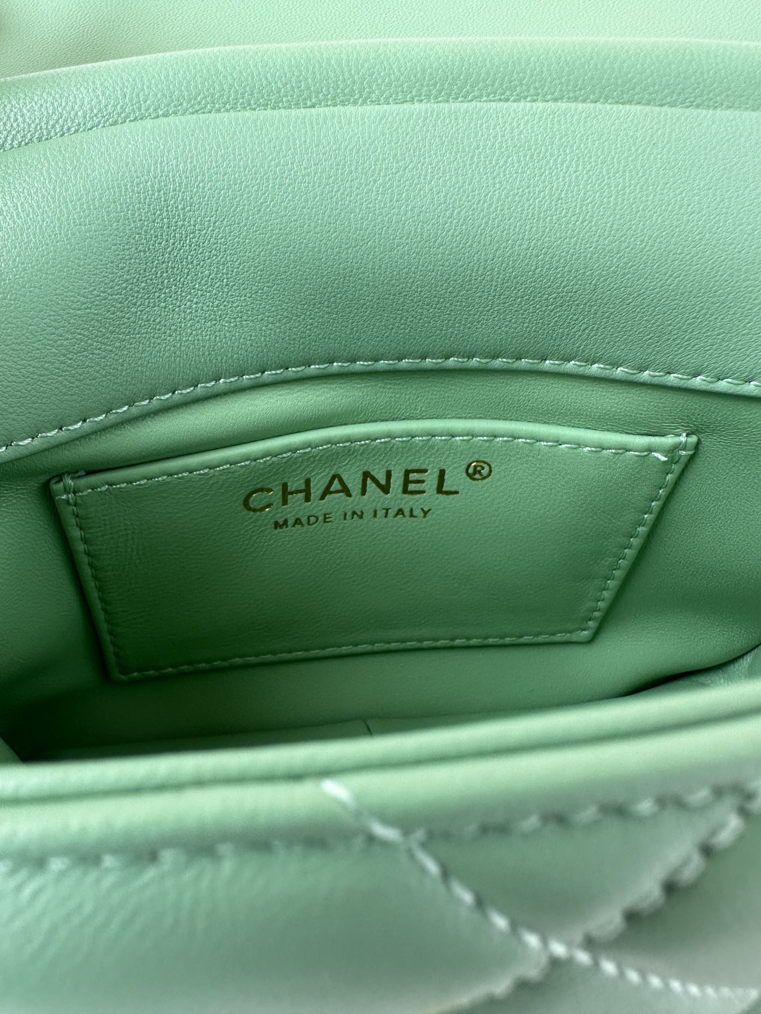 CHANEL Mini flap bag Shiny lambskin, faux pearls and gold coloured metal Green-AS4986