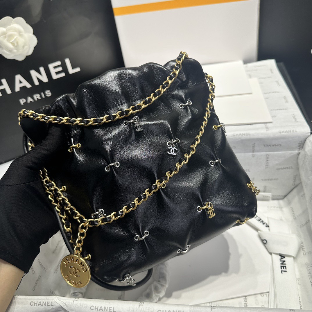 CHANEL CHANEL 22 Mini Handbag Shiny Lambskin, Bijoux Charms & Gold-Tone Metal Black- AS3980