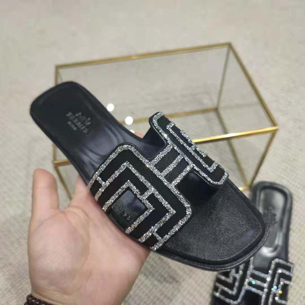 Hermes Women Oran Sandal in Suede Goatskin-Black