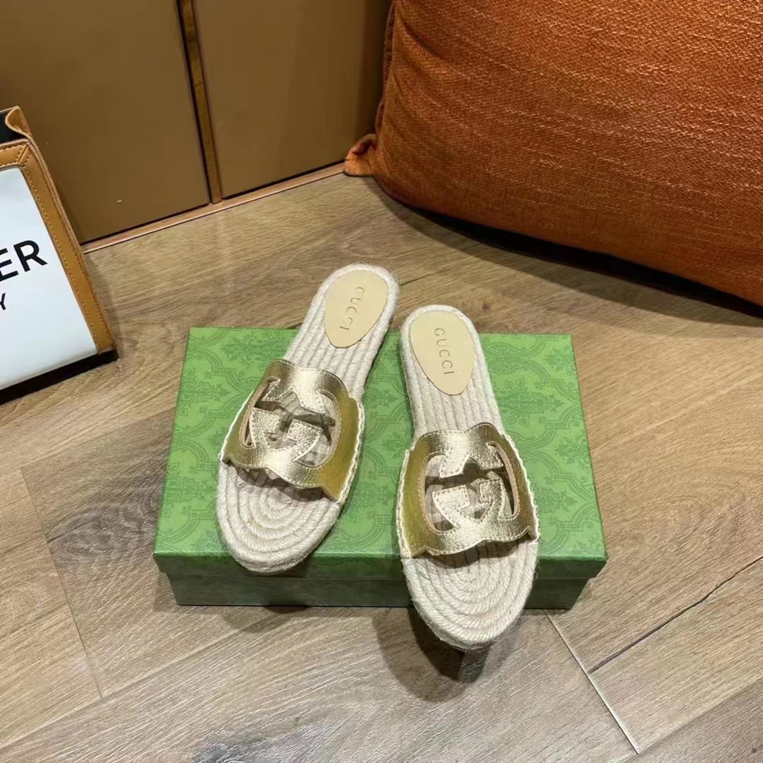 Gucci Unisex Interlocking G Cut-Out Slide Sandals Metallic Gold Leather Flat 2 cm Heel