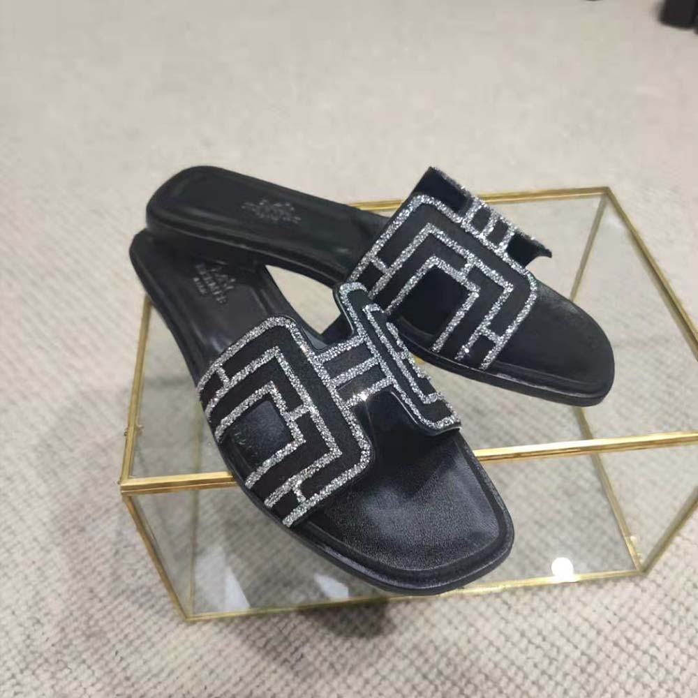 Hermes Women Oran Sandal in Suede Goatskin-Black