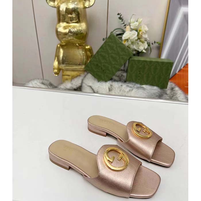 Gucci Women GG Gucci Nojum Blondie Slide Metallic Platinum Leather Round Interlocking G Flat