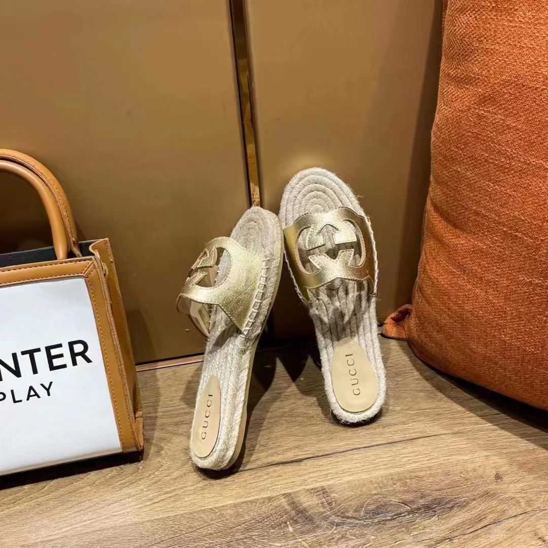 Gucci Unisex Interlocking G Cut-Out Slide Sandals Metallic Gold Leather Flat 2 cm Heel