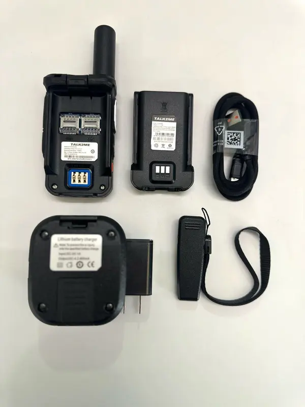 Talk2Me 25 STANDARD Rádio portátil walkie-talkie com cabo de carregamento USB, 1 ano de serviço incluído. O walkie-talkie mais popular, cobertura em 36 países, compatível com todas as operadoras nos EUA, rádio global durável.