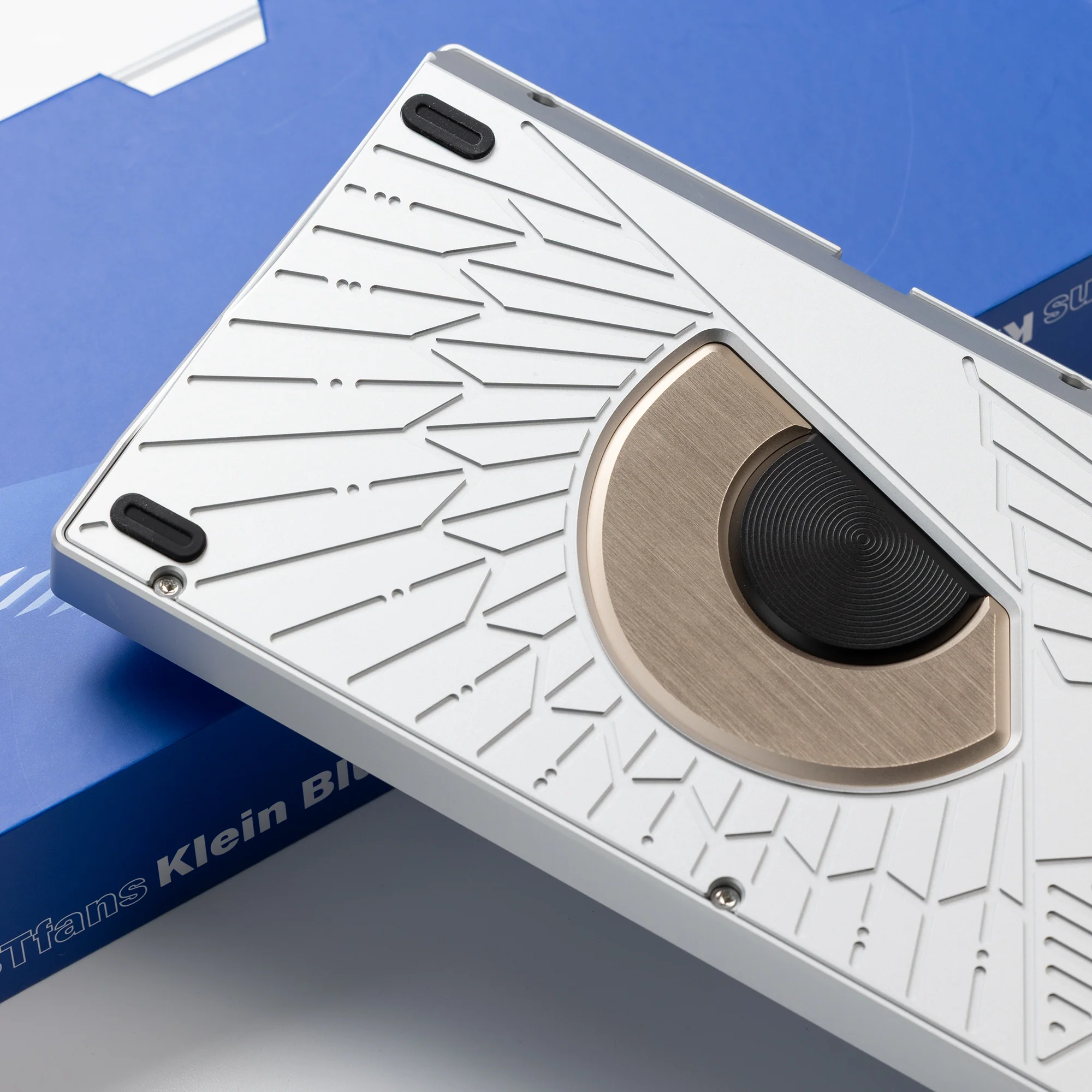 Ready to use Athena 1800 with PBTfans Klein Blue R3