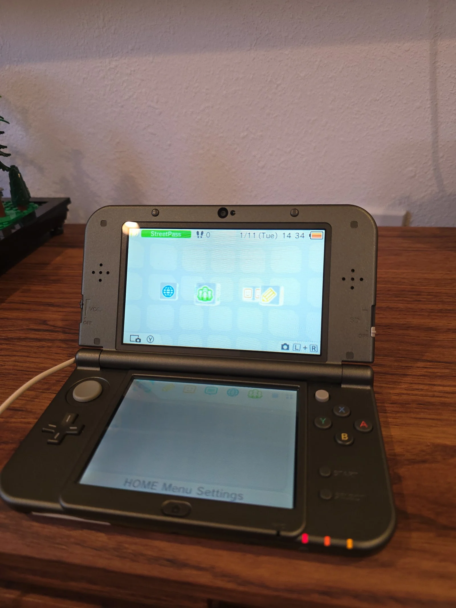 New Nintendo 3DS XL Majoras Mask with Zelda games lot