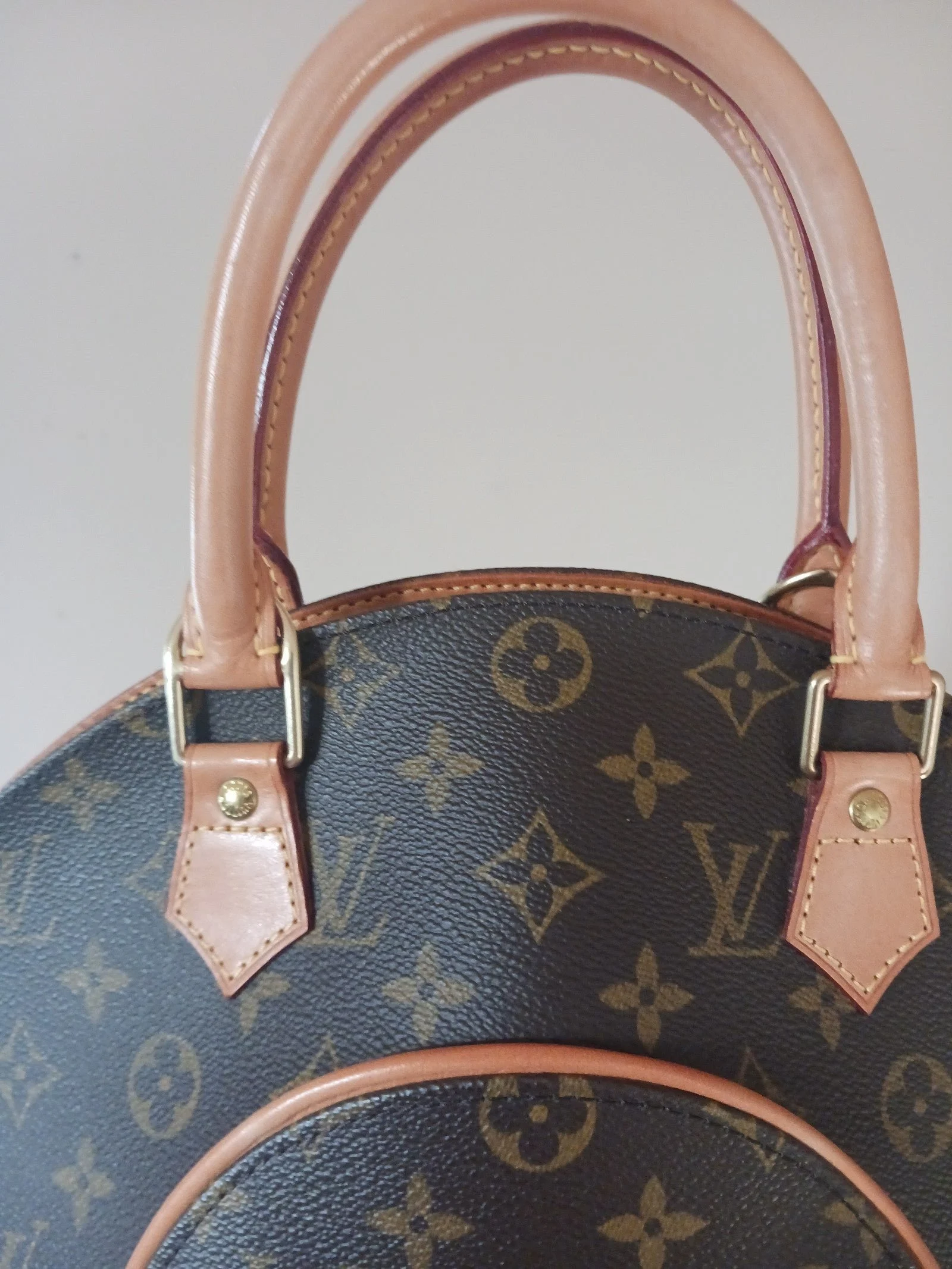 Louis Vuittons Ellipse Mm monogram satchel