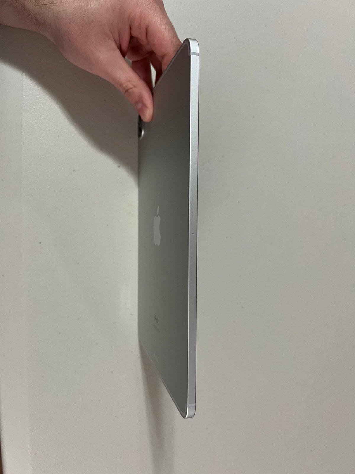 Apple iPad Pro 2nd Generation 128 GB in Silver 11-inch Celluar (Unlocked) 8J57