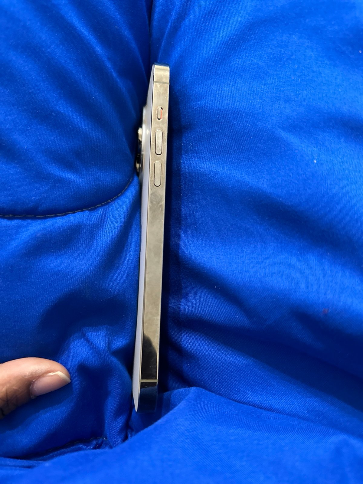 Gold iphone14 pro max 8F97