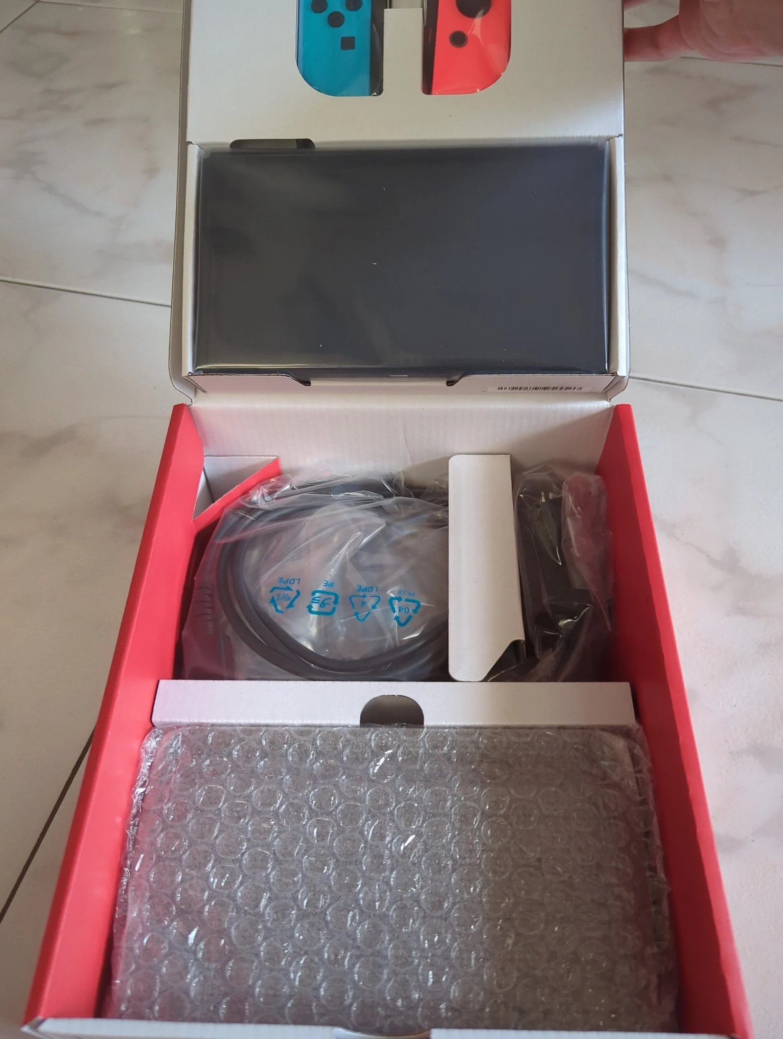 Nintendo Switch OLED (blue + red) 8L52